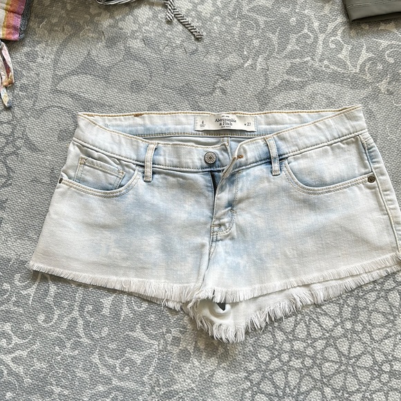 Abercrombie and Fitch cut off Jean shorts - Picture 1 of 2
